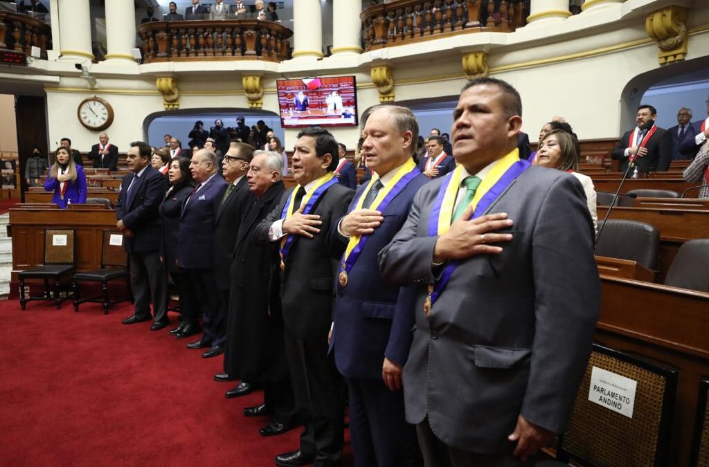 Saludos al Congreso de la República en sus 200 años de vida institucional