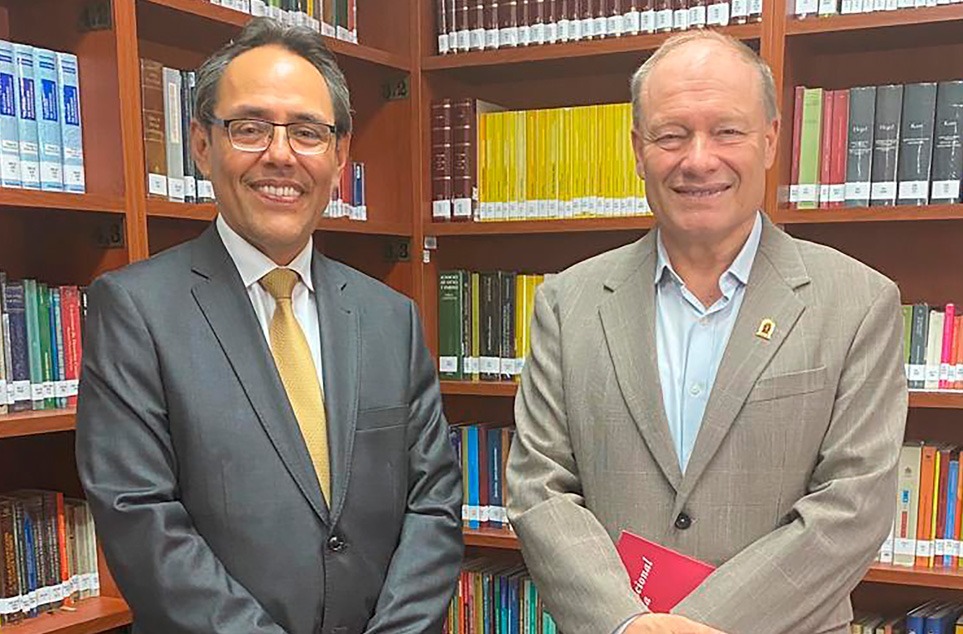Vicepresidente del Parlamento Andino se reunió con director del CEC