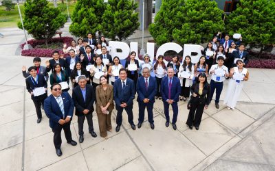 34 estudiantes de la PUCP juramentan como nuevos representantes del Parlamento Andino Universitario